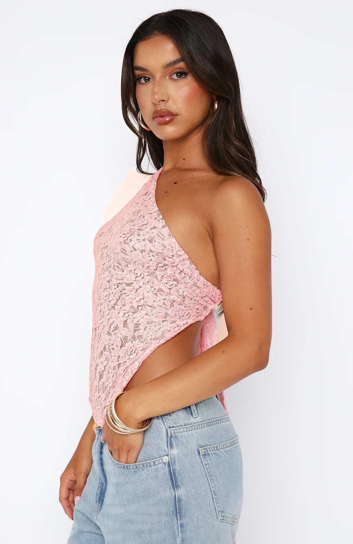 top blouses : Eleanor – Haut court chic asymétrique en dentelle florale in van Seroa