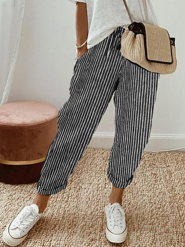 skirts : Sofie – Pantalon Décontracté en Lin à Cordon et Chevilles Ajustées in Noir (rayé) van Seroa