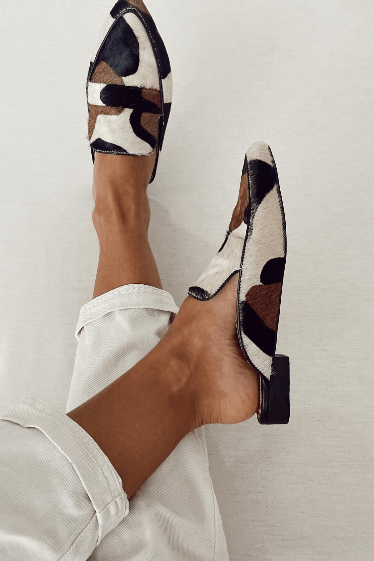 Mokasyny z abstrakcyjnym wzorem - nowoczesne, stylowe buty wsuwane