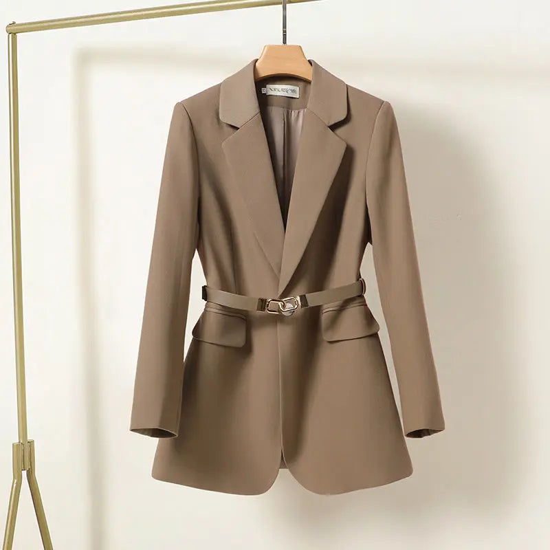 other : Giana - Blazer Chic Ceinturé pour un Style Élégant et Décontracté in Marron van Seroa