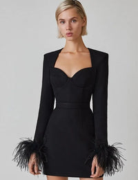 Luxuriös strukturiertes Mini-Kleid mit Federbündchen Damen