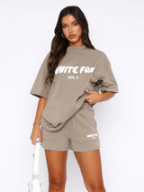 other : Sophie – Ensemble Lounge T-shirt Graphique Oversize et Short à Cordon in Café van Seroa