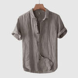 top blouses : Liam – Chemise à Manches Courtes en Lin Froissé Respirant pour Homme in Gris van Seroa