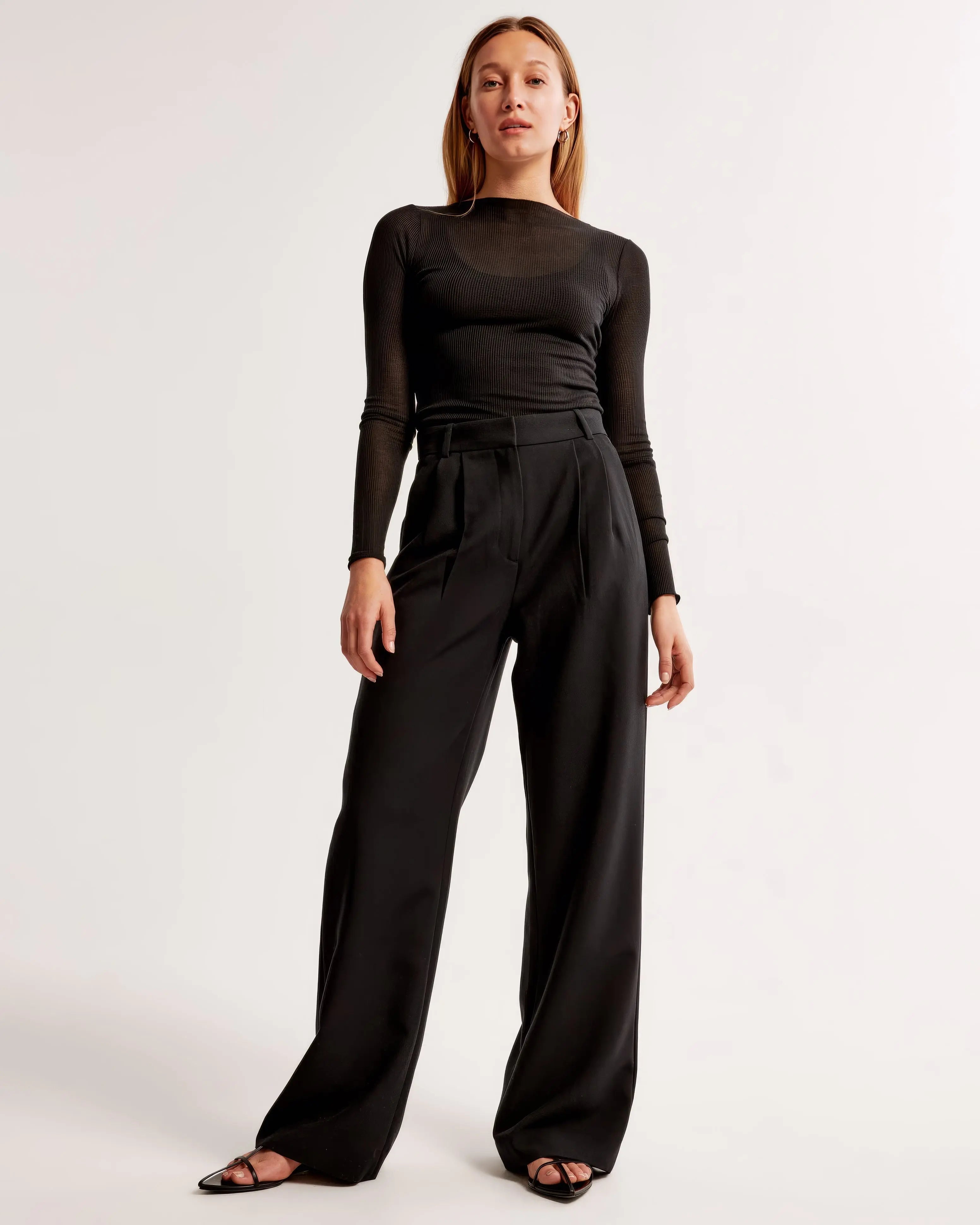 skirts : Lena - Pantalon Élegant Taille Haute à Jambe Large et Coupe Tailleur in Noir van Seroa