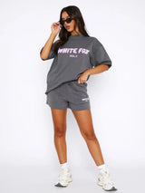 other : Sophie – Ensemble Lounge T-shirt Graphique Oversize et Short à Cordon in van Seroa