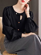 top blouses : Isabelle - Blouse Élégante Boutonnée avec Manches Bouffantes in van Seroa