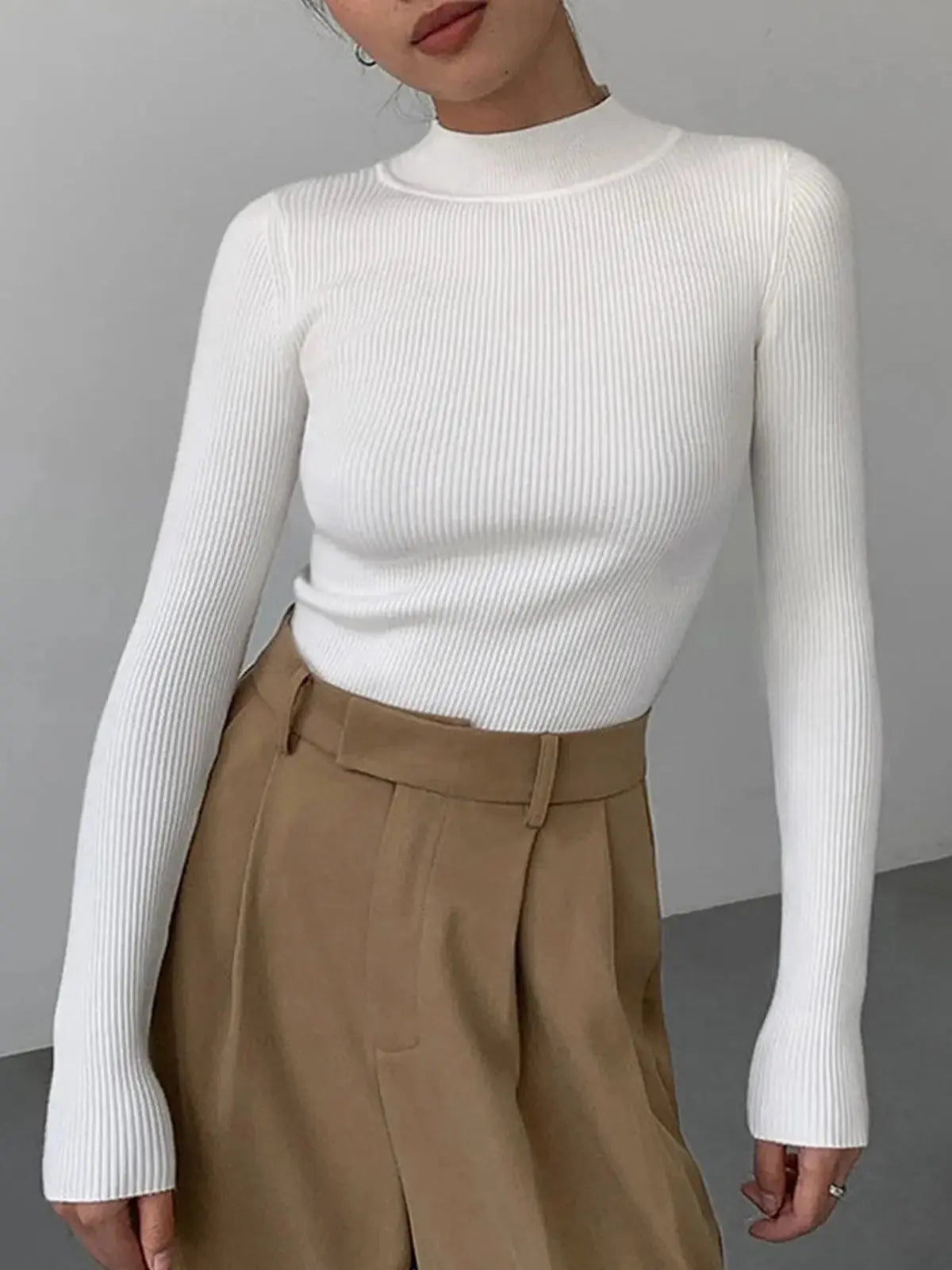 top blouses : Chloe - Haut Col Roulé Côtelé Chic et Ajusté in van Seroa