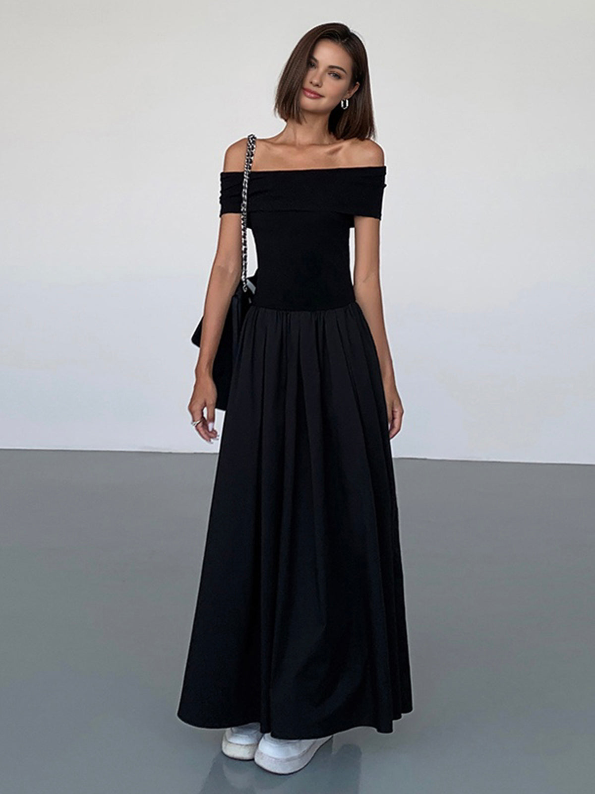 dresses : Elena - Robe Maxi Élégante Épaules Dénudées avec Jupe Plissée in van Seroa
