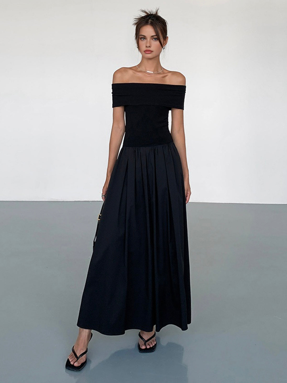 dresses : Elena - Robe Maxi Élégante Épaules Dénudées avec Jupe Plissée in van Seroa