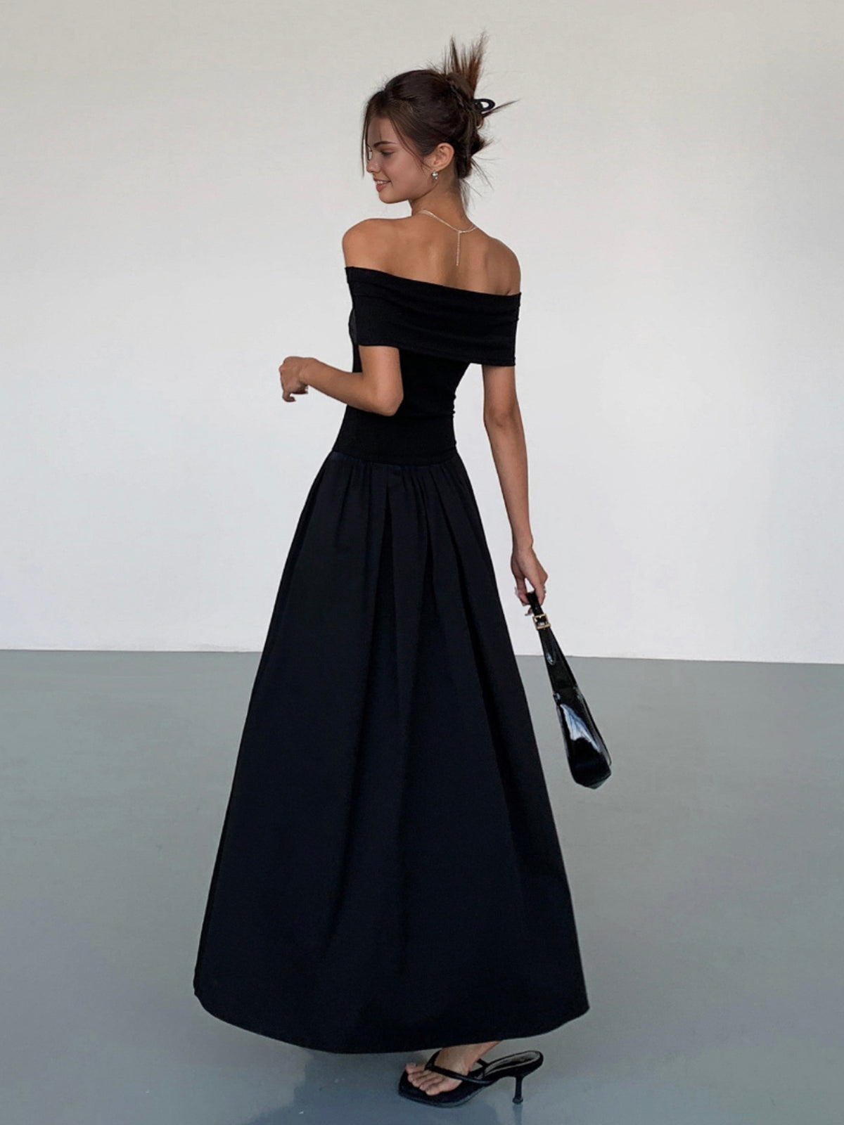 dresses : Elena - Robe Maxi Élégante Épaules Dénudées avec Jupe Plissée in van Seroa