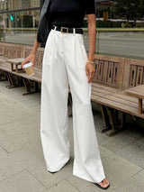 skirts : Victoria – Pantalon taille haute à jambes larges avec plis élégants in Blanc van Seroa