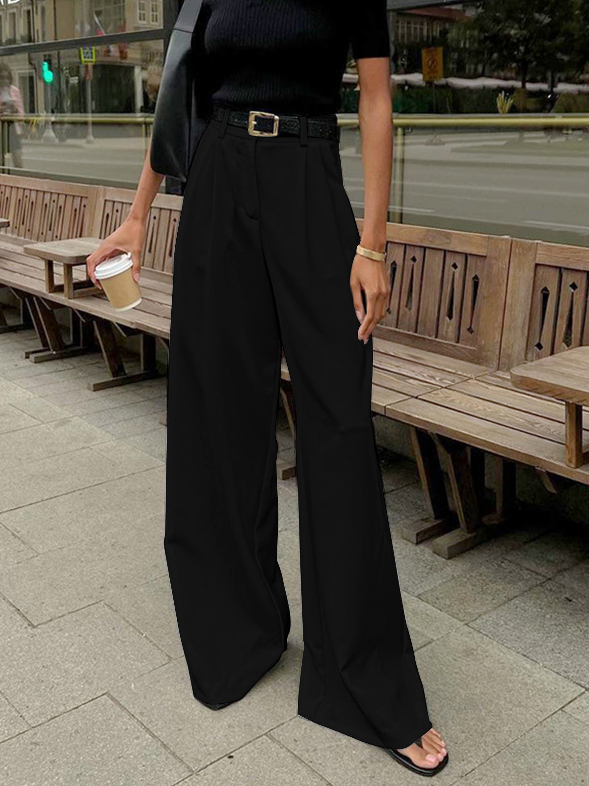 skirts : Victoria – Pantalon taille haute à jambes larges avec plis élégants in Noir van Seroa
