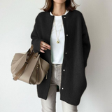 other : Grace – Gilet minimaliste et confortable à boutons, en mélange de laine in Noir van Seroa