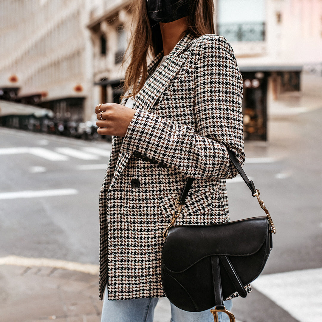 Blazer Noir Femme Élégant et Polyvalent 3