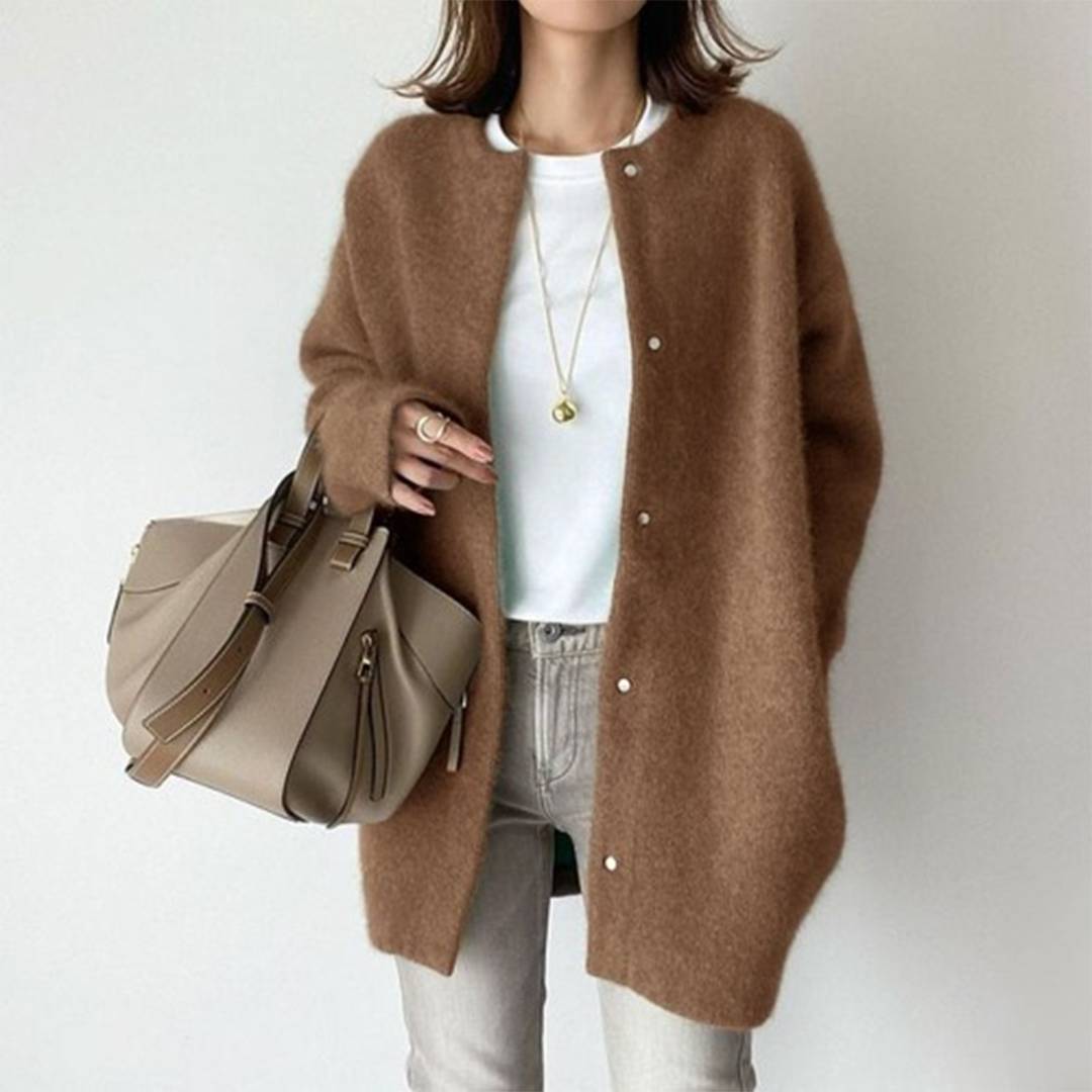 other : Grace – Gilet minimaliste et confortable à boutons, en mélange de laine in Marron van Seroa