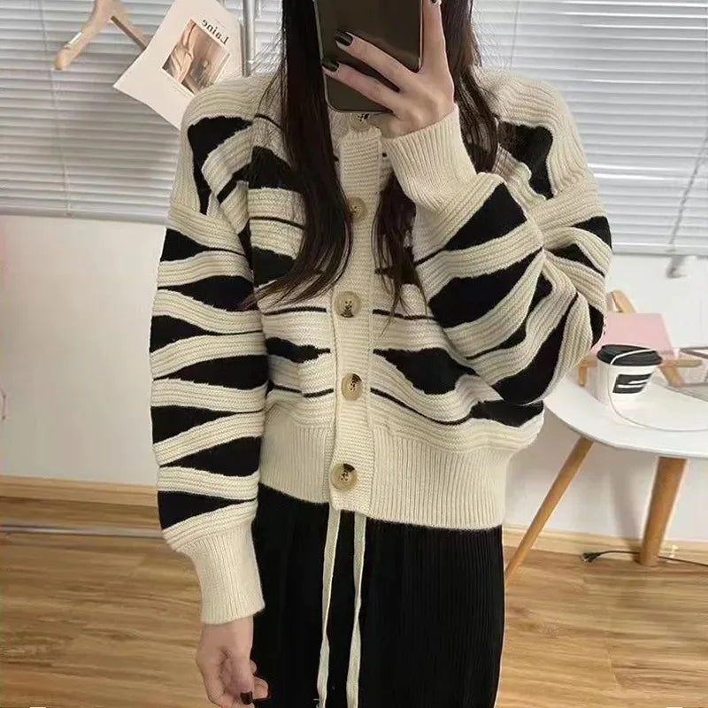 Cardigan Femme Chic à Rayures Élégant 4