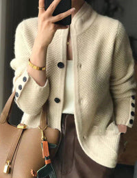 Damenweste und bequemer warmer Cardigan modisch feminin