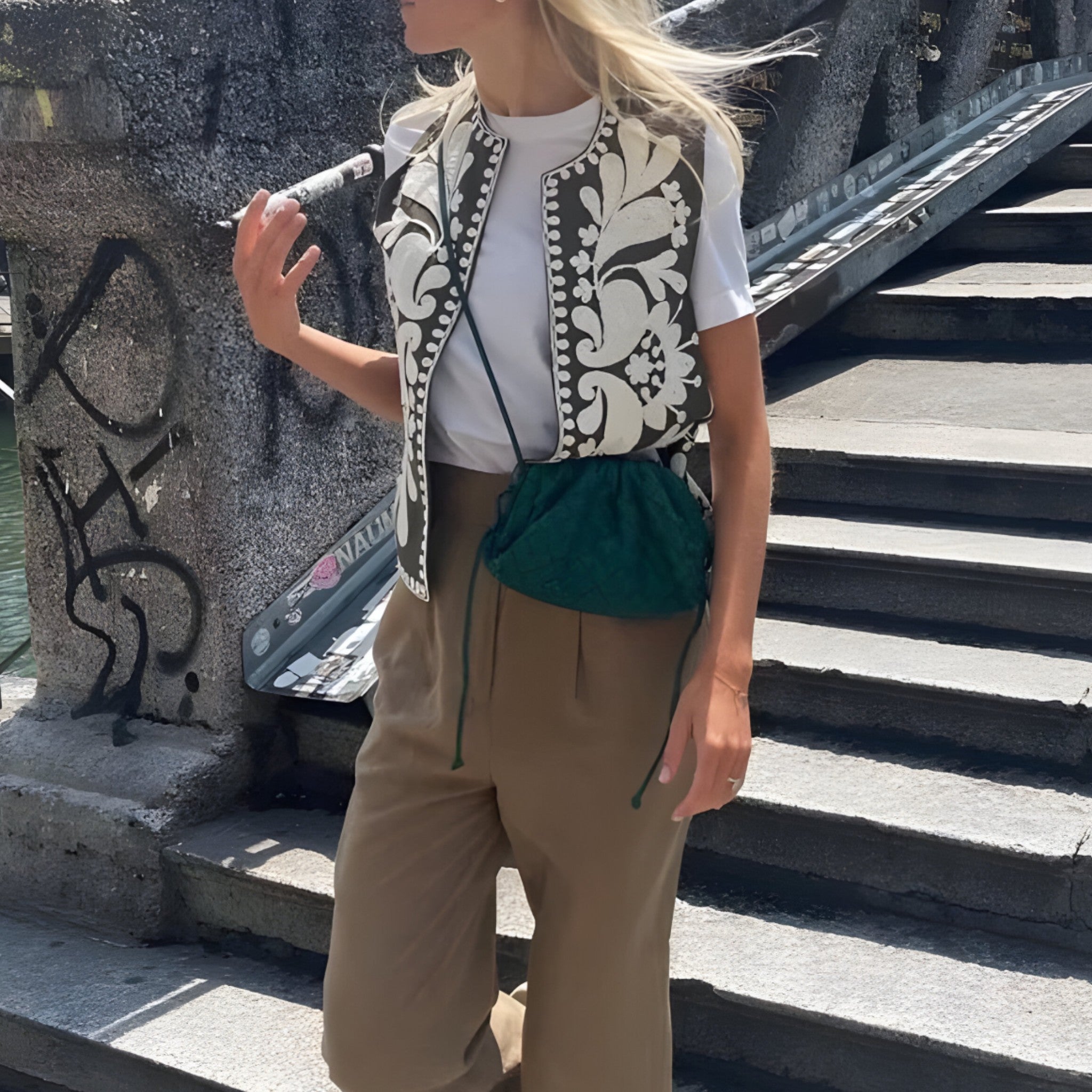 Gilets : Arietta | Gilet Sans Manche Femme Brodé Multicolore in van Seroa