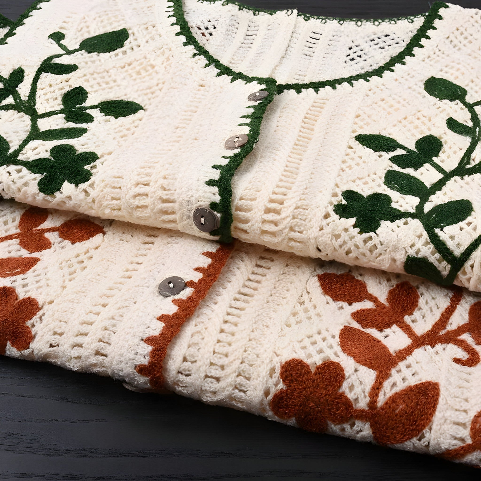 Pulls et gilets : Driana | Gilet Sans Manche Femme en Crochet Brodé Floral in van Seroa