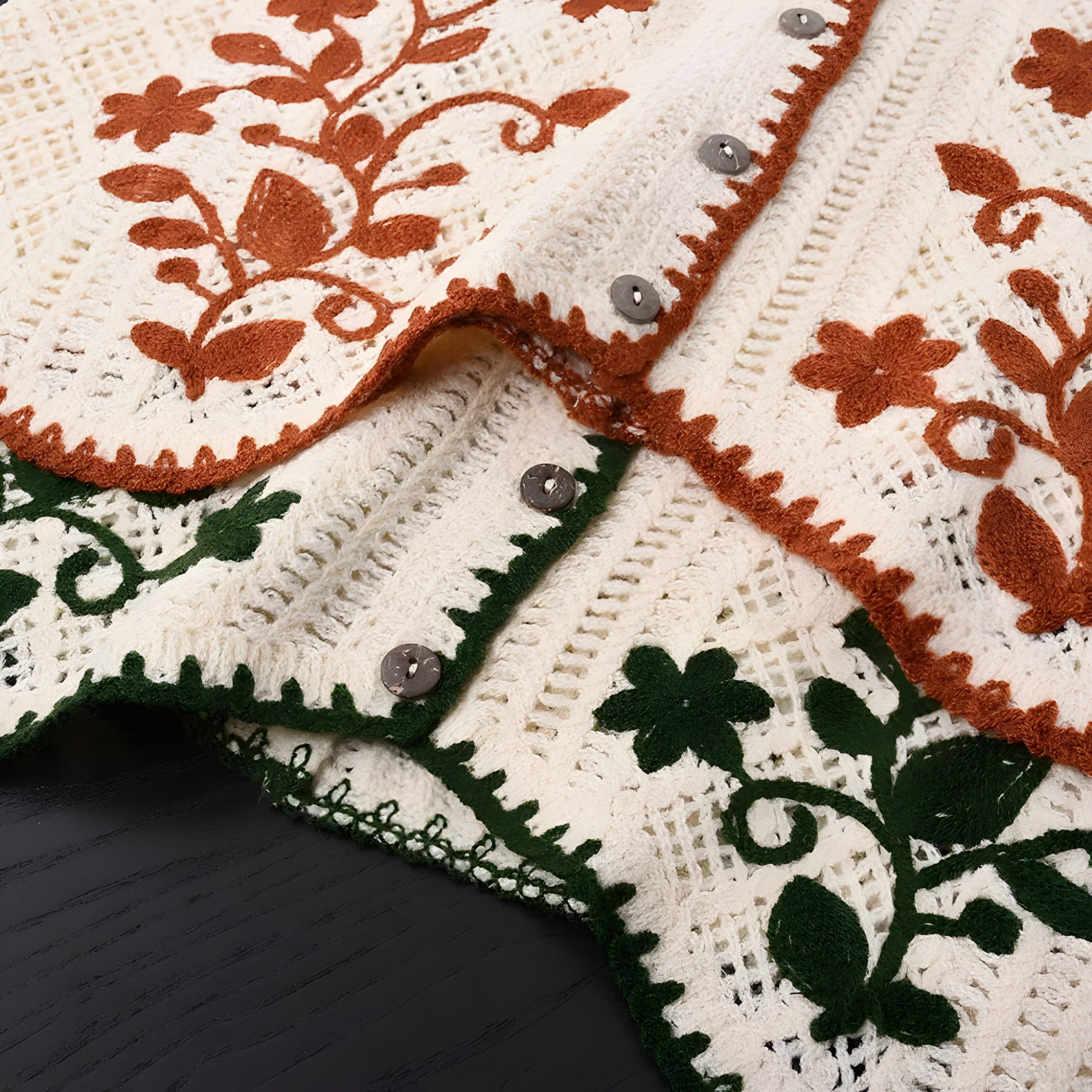 Pulls et gilets : Driana | Gilet Sans Manche Femme en Crochet Brodé Floral in van Seroa