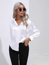 top blouses : Sophie - Blouse élégante en satin avec fermeture boutonnée et manches longues in Blanc van Seroa