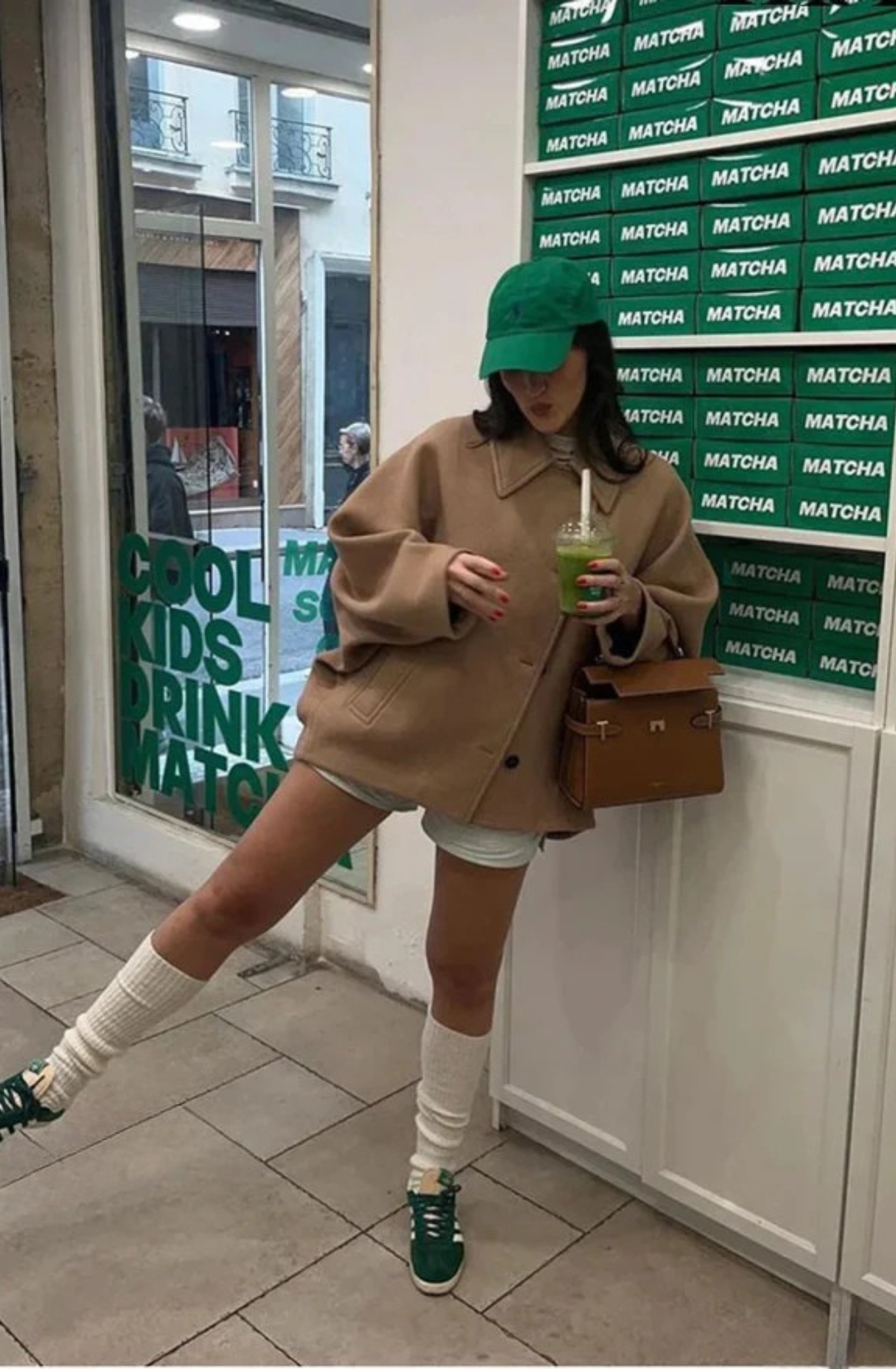 Casualowy zimowy płaszcz damski khaki z rękawami nietoperz