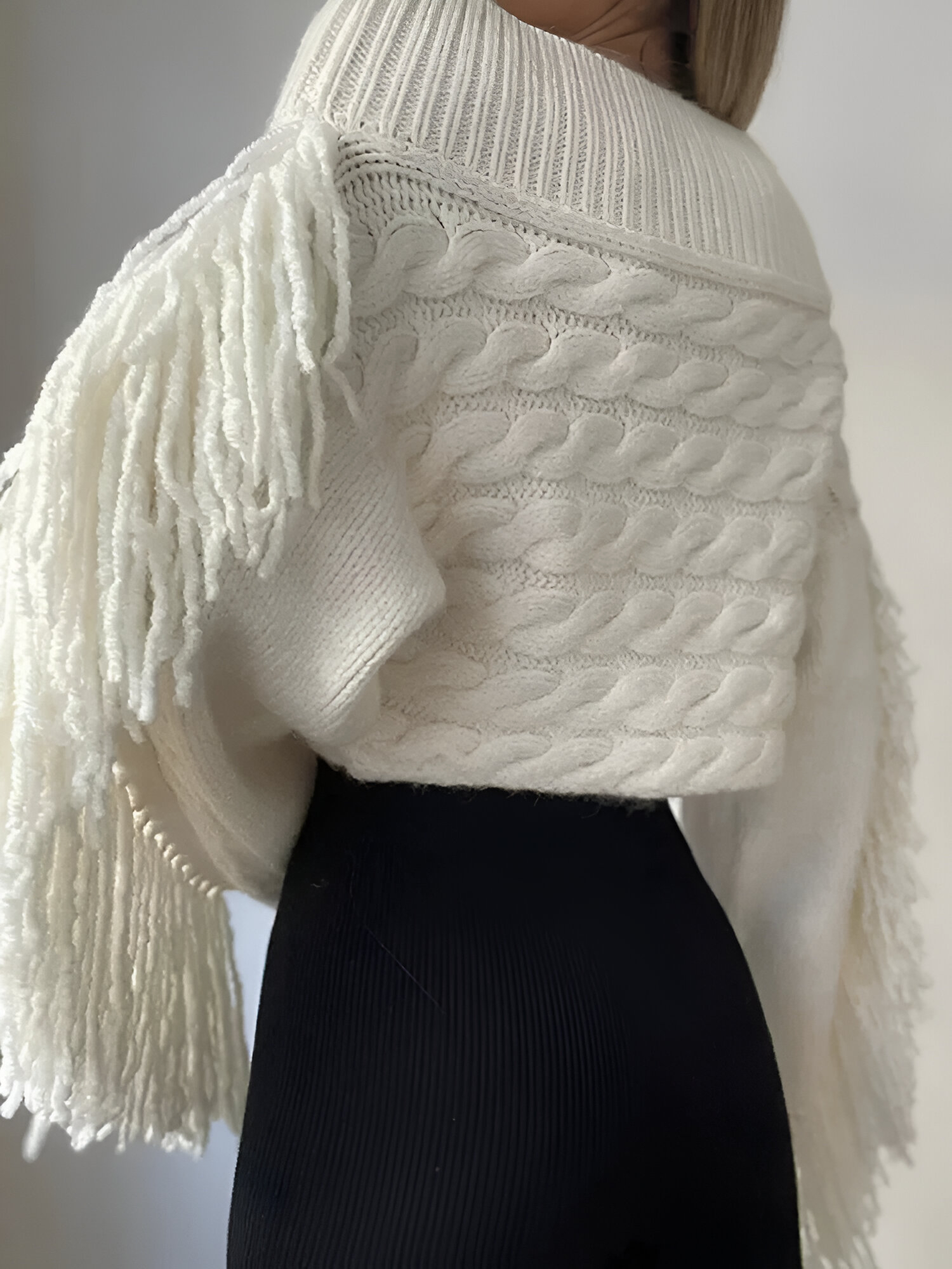 Damski sweter z odkrytymi ramionami dzianina kolekcja jesienna