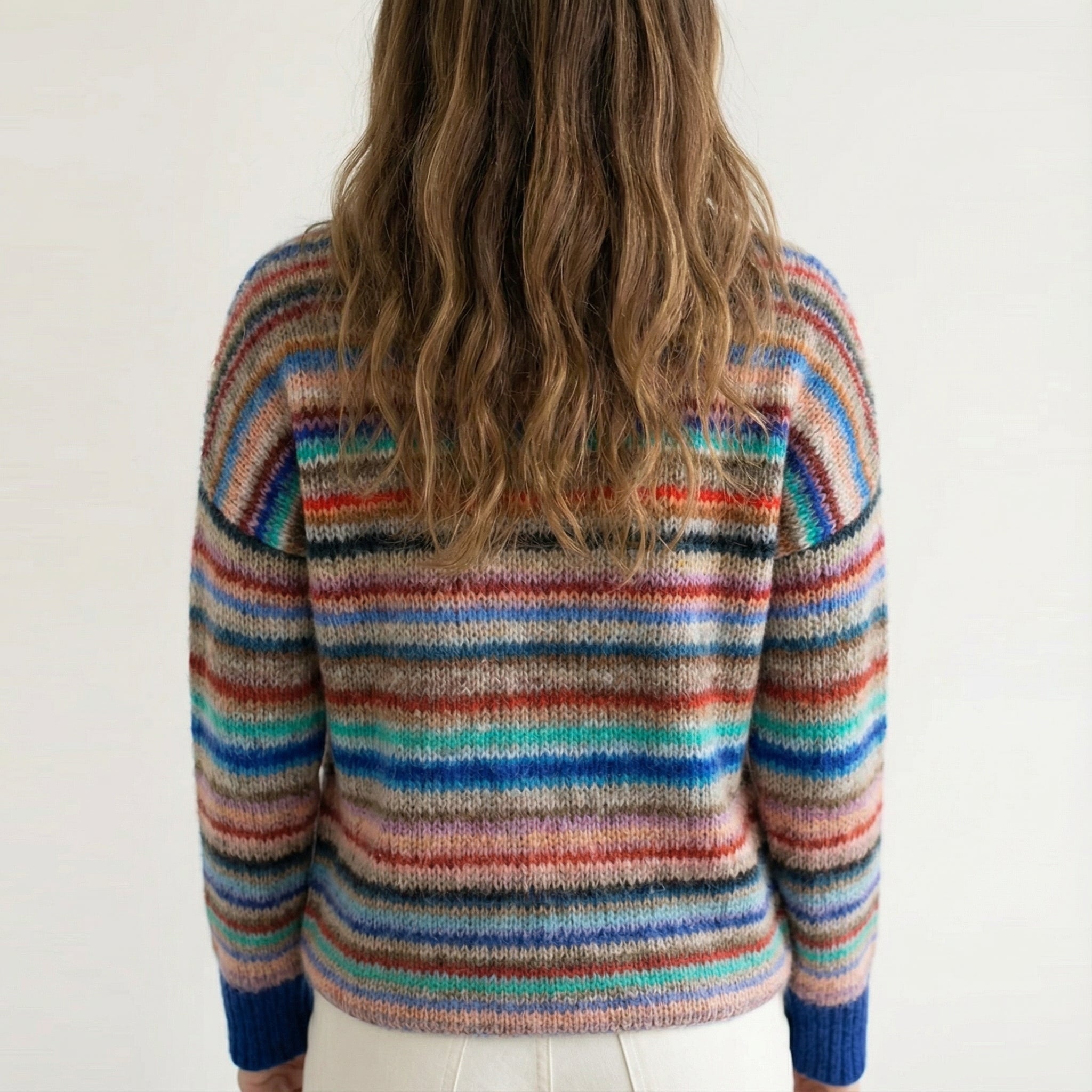 Miękki sweter damski w stylu retro z wełny, staranne wykonanie