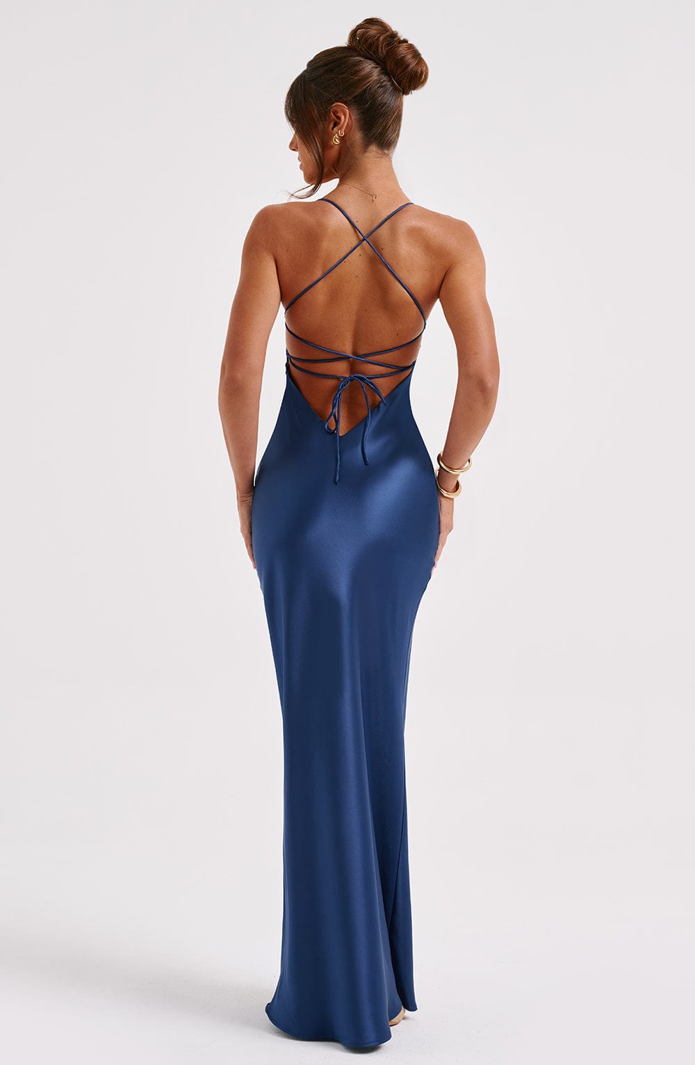 Robe Longue Femme Élégante en Satin Noir 2