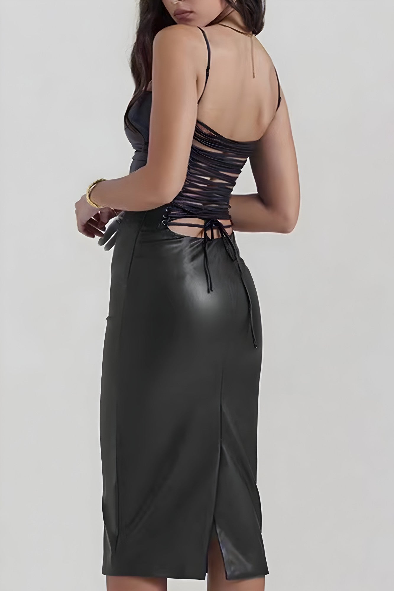 Elegancka sukienka midi z ekoskóry damska szykowny look