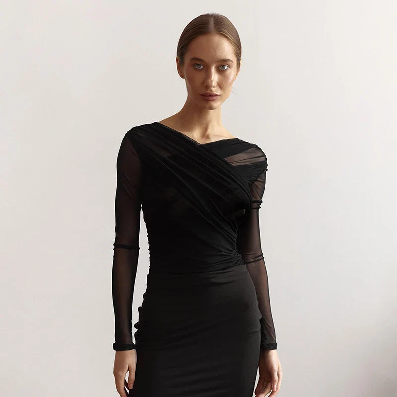 top blouses : Elena - Top croisé en tulle, Manches Longues et Ajusté in Noir van Seroa