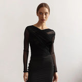 top blouses : Elena - Top croisé en tulle, Manches Longues et Ajusté in Noir van Seroa