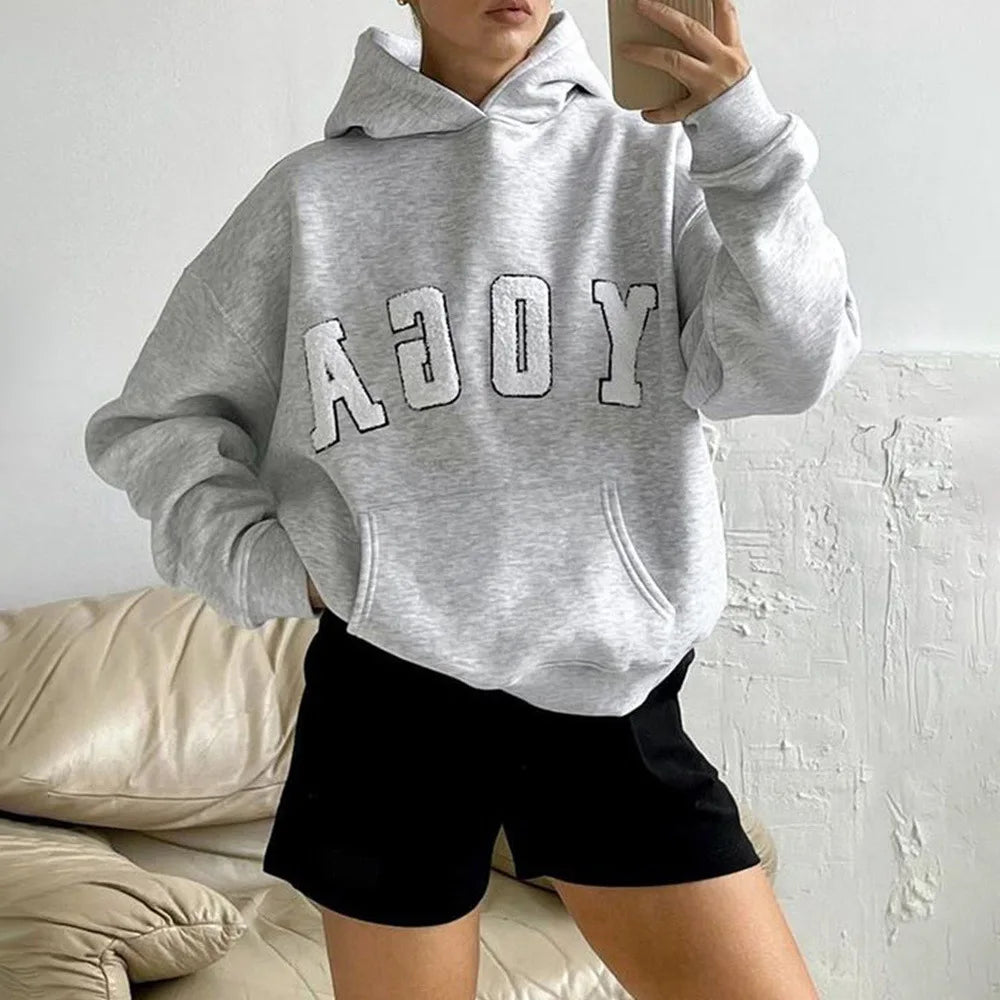 other : Yoga Sweat à capuche gris avec lettres brodées in van Seroa