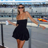 dresses : Elisa - Robe Mini Élégante Sans Manches avec Bretelles Fines in Noir van Seroa