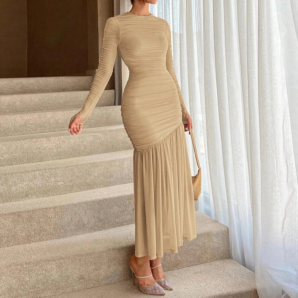 dresses : Victoria - Robe Maxi Élégante avec Manches Longues et Détail Volants in Chameau van Seroa