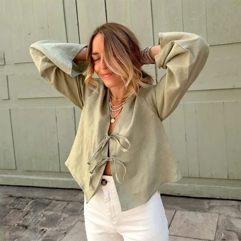 top blouses : Blouse Chique en Lin Vert à Manches Longues et Col V in van Seroa