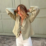top blouses : Blouse Chique en Lin Vert à Manches Longues et Col V in van Seroa