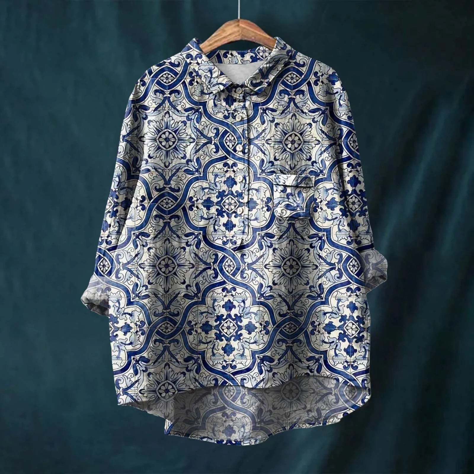 top blouses : Bailey – Blouse Vintage Fleurie en Lin Léger et Coupe Oversize in Bleu van Seroa