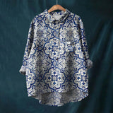 top blouses : Bailey – Blouse Vintage Fleurie en Lin Léger et Coupe Oversize in Bleu van Seroa