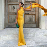 dresses : Lia – Robe de Soirée Sophistiquée avec Dos Ouvert et Traîne Fluide in Jaune van Seroa