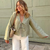 top blouses : Blouse Chique en Lin Vert à Manches Longues et Col V in van Seroa