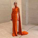 dresses : Lia – Robe de Soirée Sophistiquée avec Dos Ouvert et Traîne Fluide in Orange van Seroa