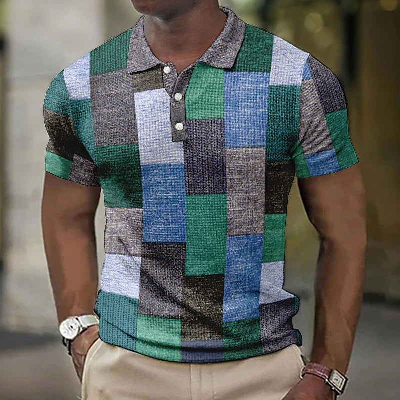 other : Jorden – Polo au Style Rétro avec Motifs Patchwork Audacieux in Bleu van Seroa