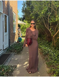 Elegantes Maxikleid aus Strick mit ausgestellten Ärmeln und offenem Rücken für Damen