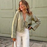 top blouses : Blouse Chique en Lin Vert à Manches Longues et Col V in van Seroa