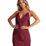 dresses : Gabriella – Robe glamour à franges style années 20 avec bretelles fines in Bourgogne van Seroa