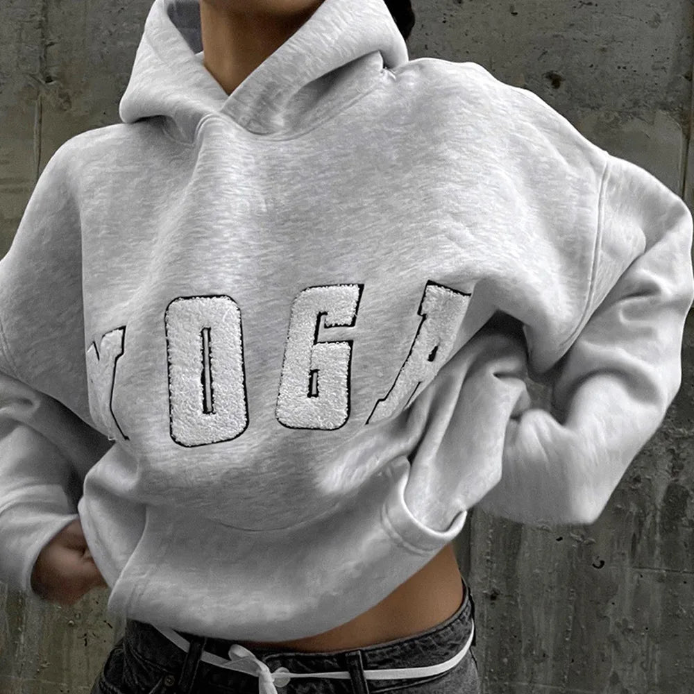 other : Yoga Sweat à capuche gris avec lettres brodées in van Seroa