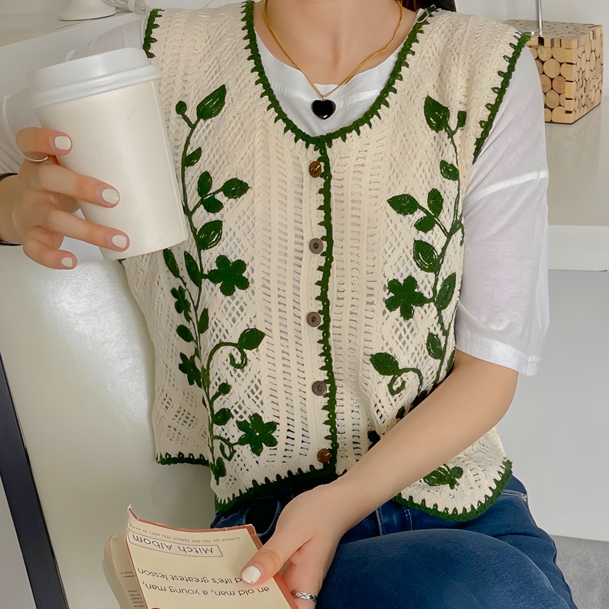 Pulls et gilets : Driana | Gilet Sans Manche Femme en Crochet Brodé Floral in van Seroa