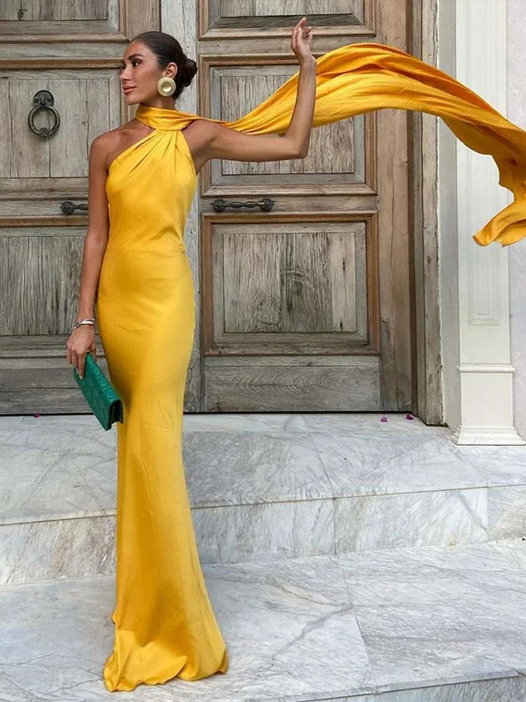 dresses : Lia – Robe de Soirée Sophistiquée avec Dos Ouvert et Traîne Fluide in van Seroa