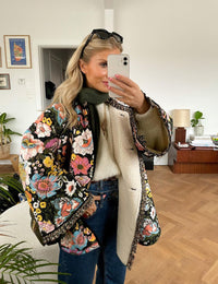 Wendbare Damenjacke mit Blumenmuster, Herbstkollektion